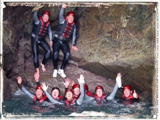  Explorando cueva marinas 